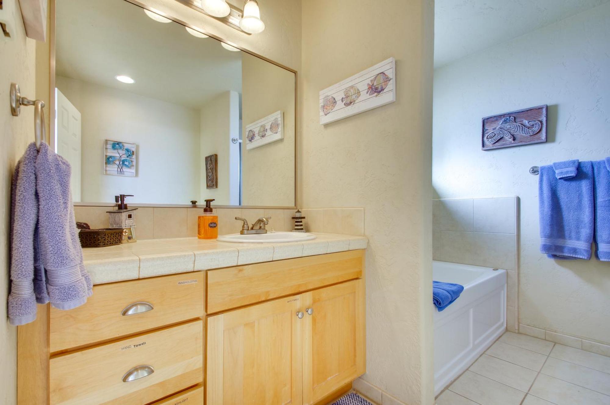Quiet Waterfront Escape With Hot Tub And Beach Access! Gold Beach Exterior foto